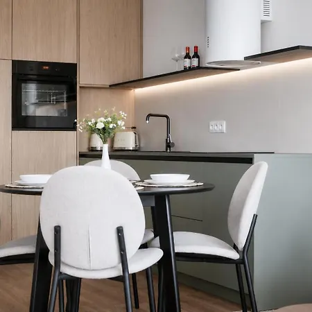 Luxury Infiniti - Free Parking Apartmán *