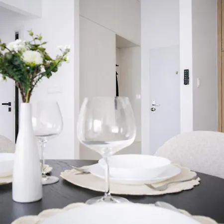 Luxury Infiniti - Free Parking Apartmán